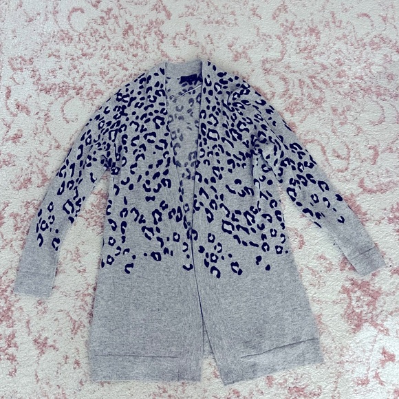 Charter Club Cashmere Cardigan. Gray Cheetah Size M - Picture 4 of 4